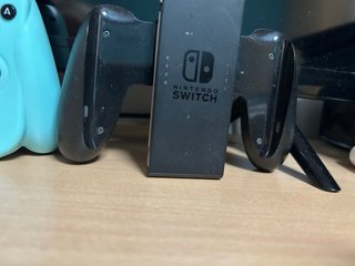 Nintendo Switch con mandos y base Fifa 20 y 18 inc