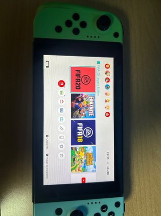 Nintendo Switch con mandos y base Fifa 20 y 18 inc