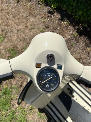 Vespa P200E