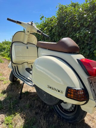 Vespa P200E