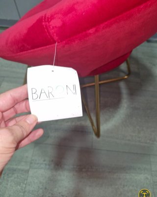 Silla Terciopelo Roja y Dorada aún con etiqueta