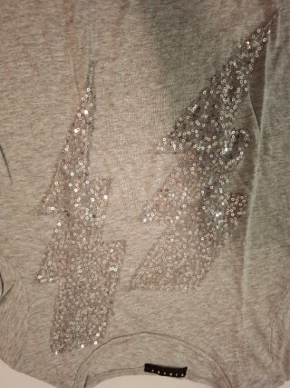 T-shirt grigia con fulmini paillettes