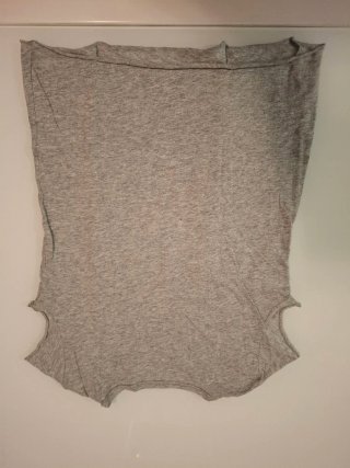 T-shirt grigia con fulmini paillettes