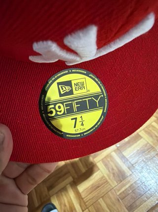 Gorra New Era NY Roja con Rosa