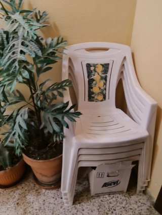 4 Sillas de jardín apilables de plástico