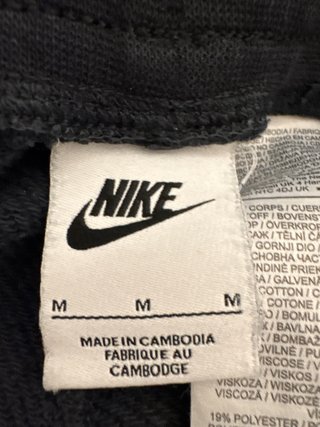 Pantalón Corto Deportivo Nike Negro Logo Blanco