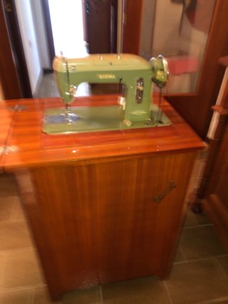 Máquina de coser SIGMA verde