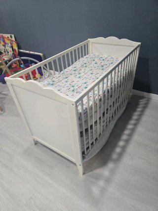 Cuna de bebé blanca ikea