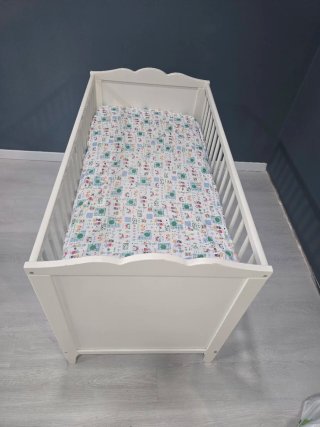Cuna de bebé blanca ikea