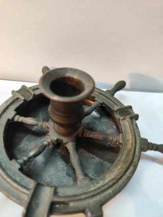 Vecchio portacandele timone in bronzo