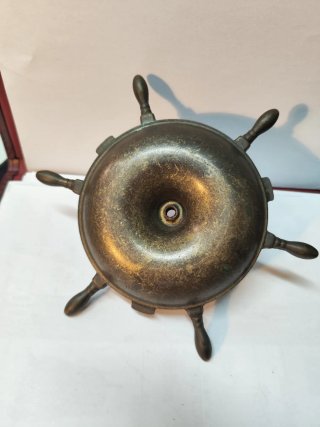 Vecchio portacandele timone in bronzo