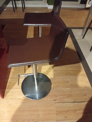 Taburete de cuero elevable! De diseño!