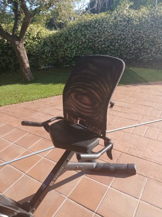 Bicicleta estática reclinada e-seat