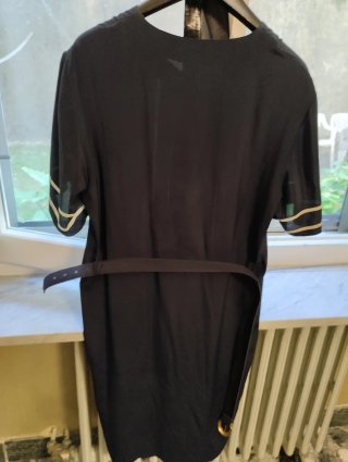 Vestito blu con righe bianche