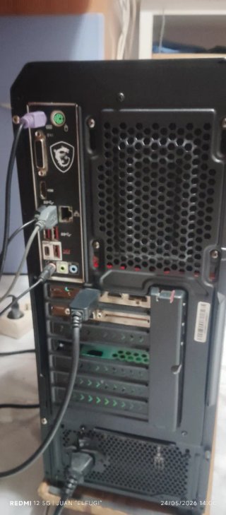 Torre PC Gaming Negra con Luces LED Rojas