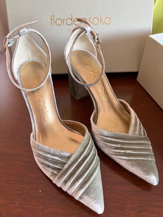 Zapatos Flordeasoka Tacon Gris y Dorado Mujer