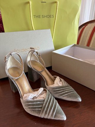 Zapatos Flordeasoka Tacon Gris y Dorado Mujer