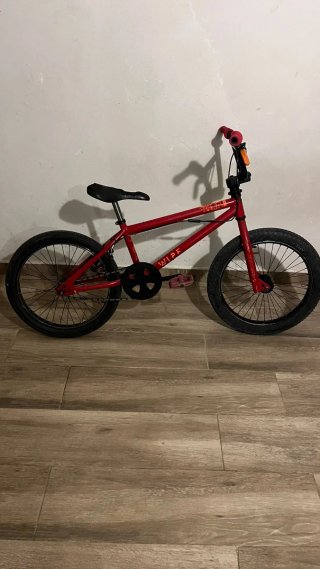 Bicicleta BMX Roja