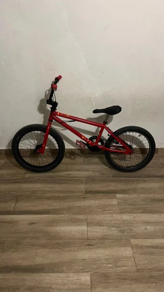 Bicicleta BMX Roja