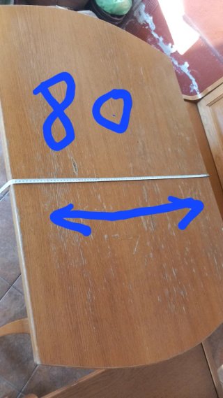 Asiento con mesa de madera