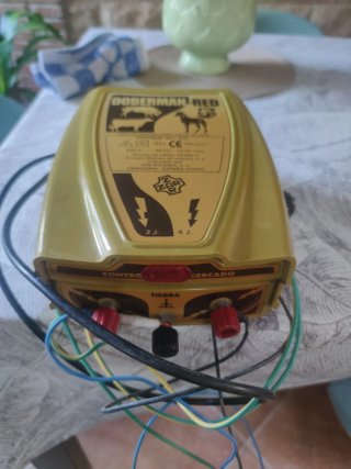 Pastor Eléctrico Doberman-Red 500