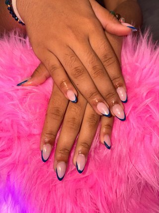 Uñas de gel francesas azul y rosa
