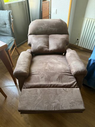 Sillón reclinable eléctrico marrón