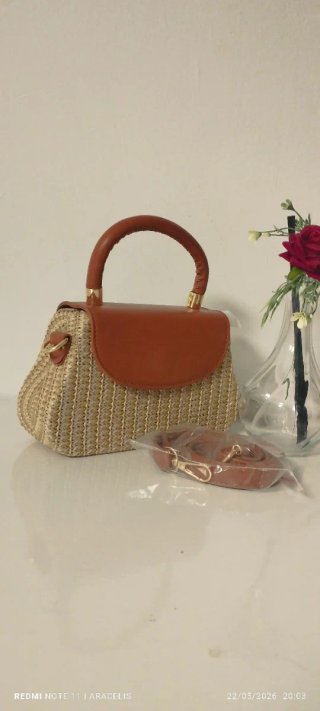 Bolso de mano y hombro beige y rojo Y otros colore