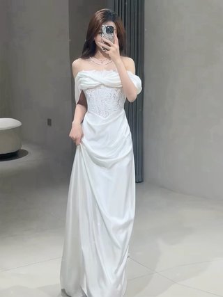 Vestido blanco elegante para bodas y eventos