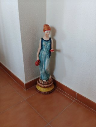 Figura decorativa mujer griega