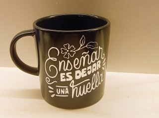 Taza Enseñar es dejar una huella