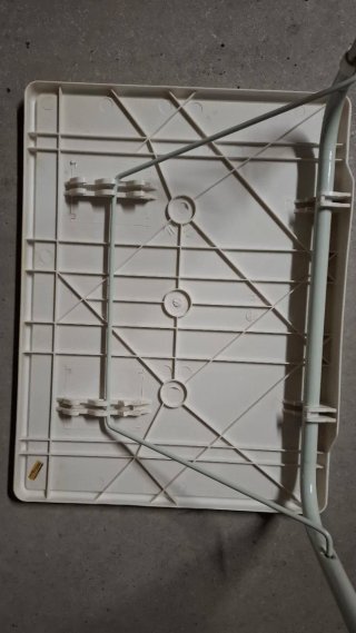 Mesa auxiliar plegable.