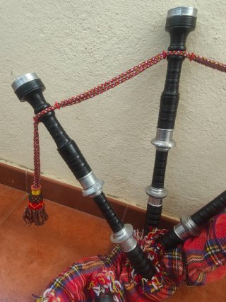 Gaita antigua de cuero