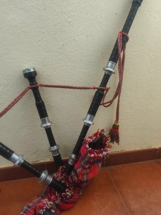Gaita antigua de cuero