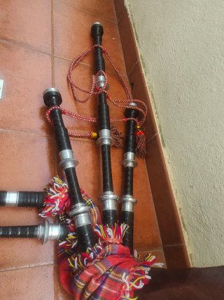 Gaita antigua de cuero