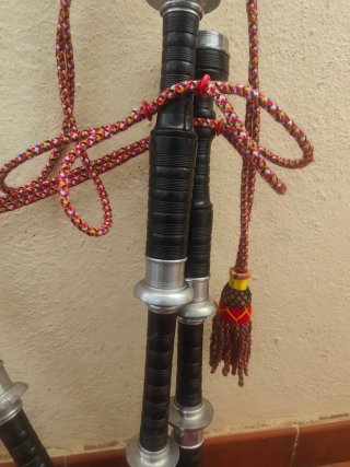 Gaita antigua de cuero