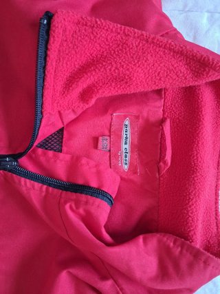 Parka roja con cremallera