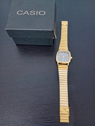 Reloj Casio Unisex Dorado y Negro