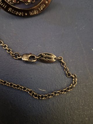 Collar Vivienne Westwood Saturno Rojo