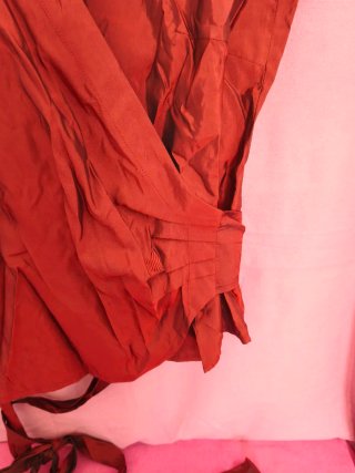 Blusa traçada vermelho sem mangas
