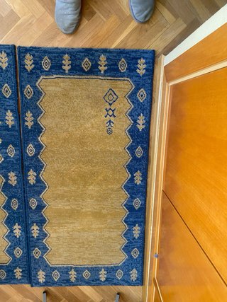 Tappeti blu e gialli