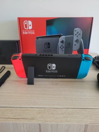 Nintendo Switch como NUEVA con muchos accesorios