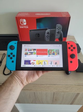 Nintendo Switch como NUEVA con muchos accesorios