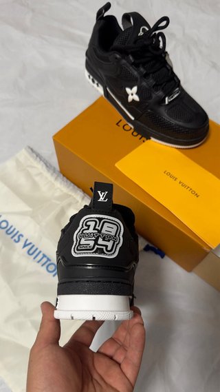 Zapatillas Louis Vuitton Negras y Blancas
