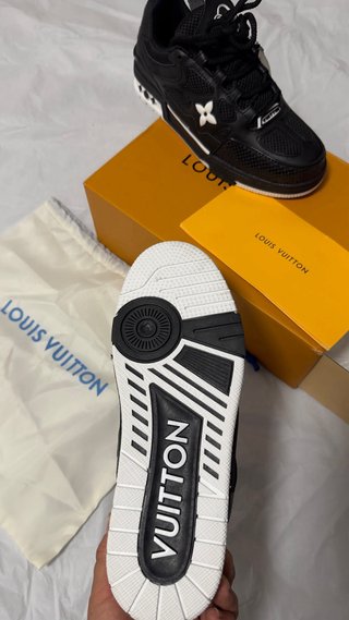 Zapatillas Louis Vuitton Negras y Blancas