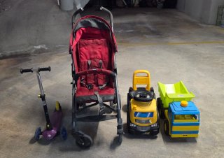 Pack cochecito, correpasillos, camión y patinete