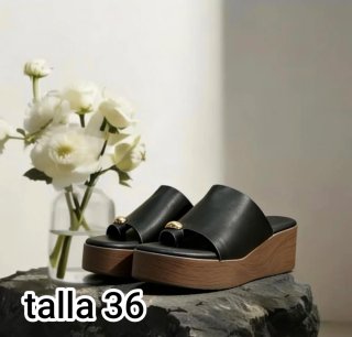 Sandalias negras talla 36 con detalle dorado