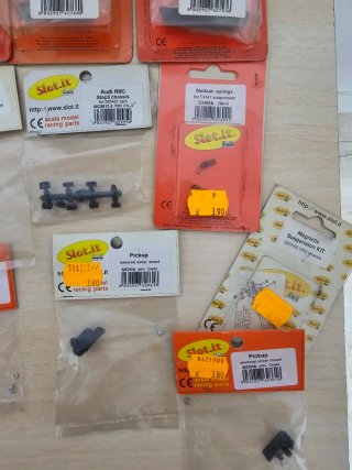 Lotto di telai e ricambi per modellismo Slot it scalextric