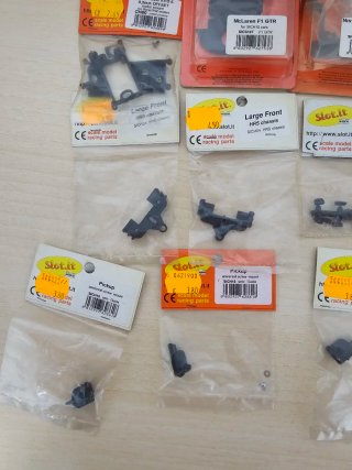 Lotto di telai e ricambi per modellismo Slot it scalextric