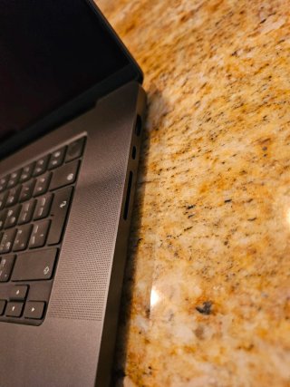 MacBook Pro 16 M4 Max 64GB RAM